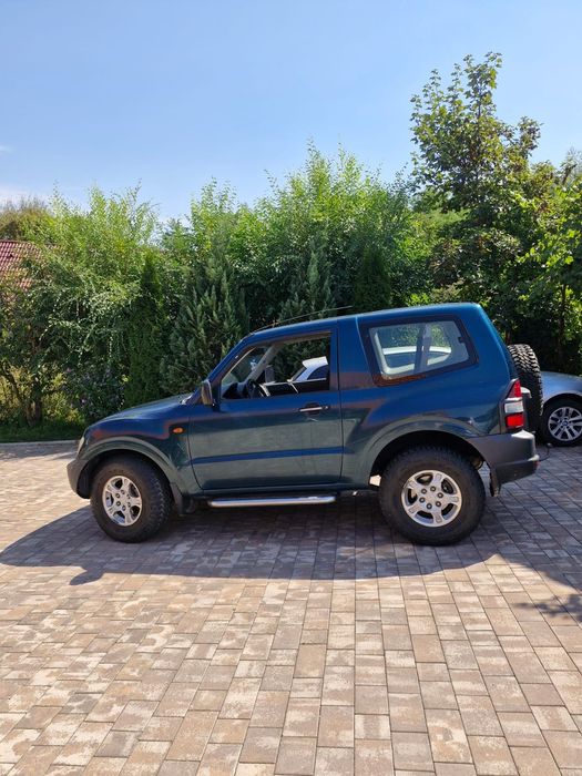 MITSUBISHI Montero