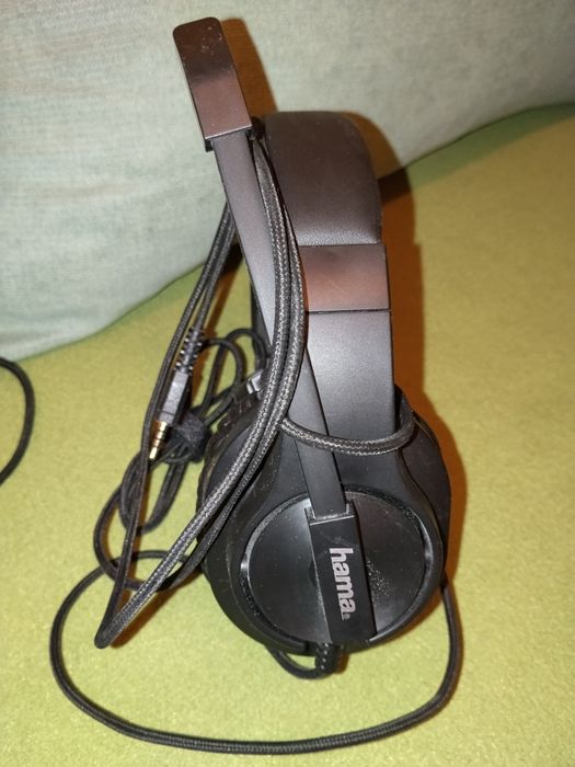 Căști gaming și husa tableta