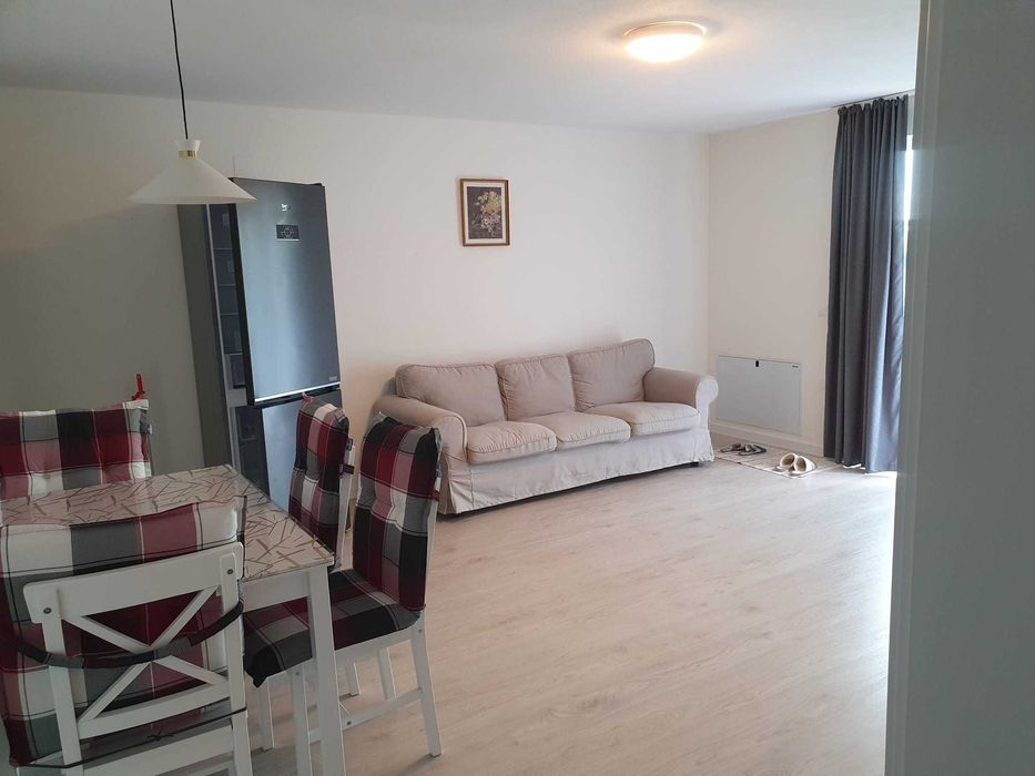 Descriere: 
Proprietar închiriez casă parter în Maracineni -Argeselu