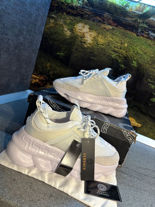 Versace chain reaction