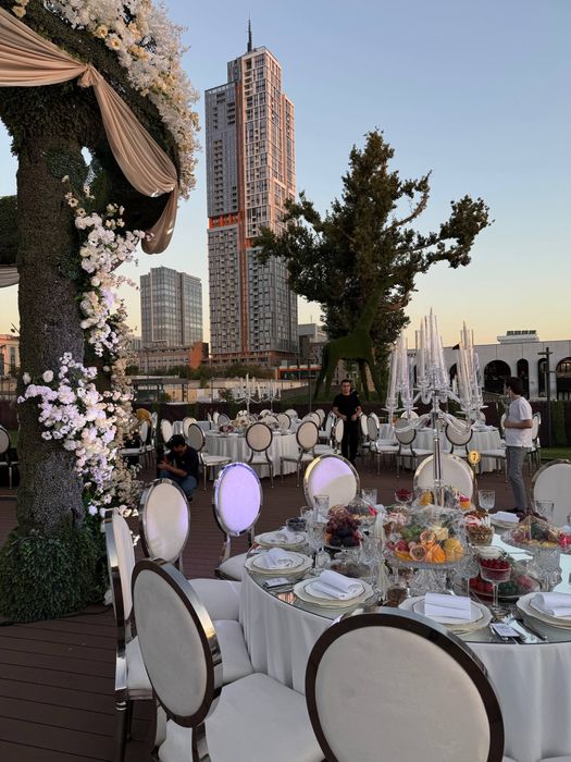 Prokat chini idishlar va stol stullar