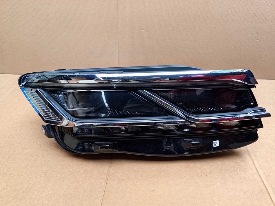 Фар за VW Touareg III / ВФ Туарег 3