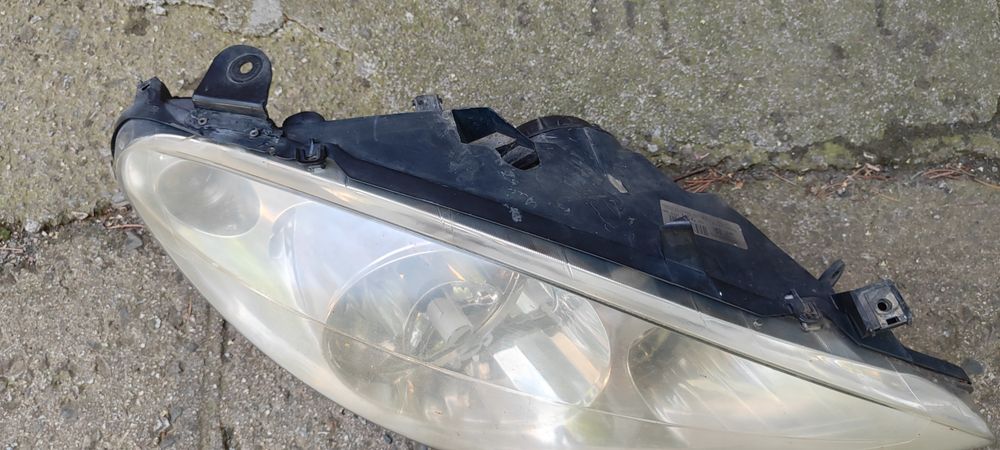 Фар десен Пежо 307 sw