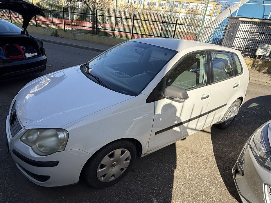 VOLKSWAGEN Polo