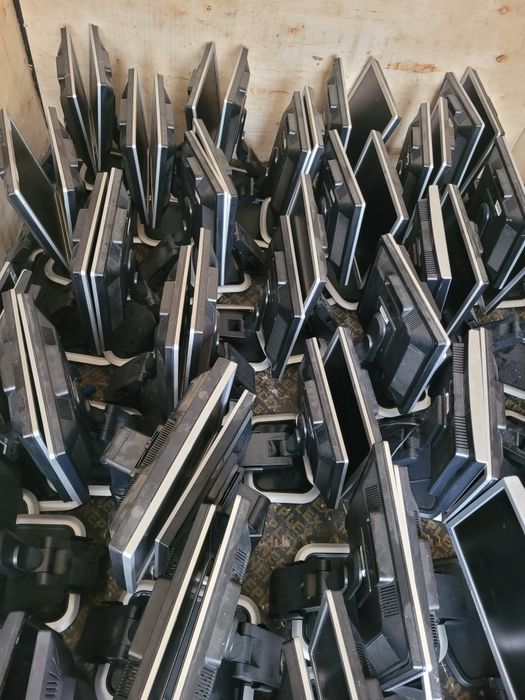 Продам мониторы 19д квадратные