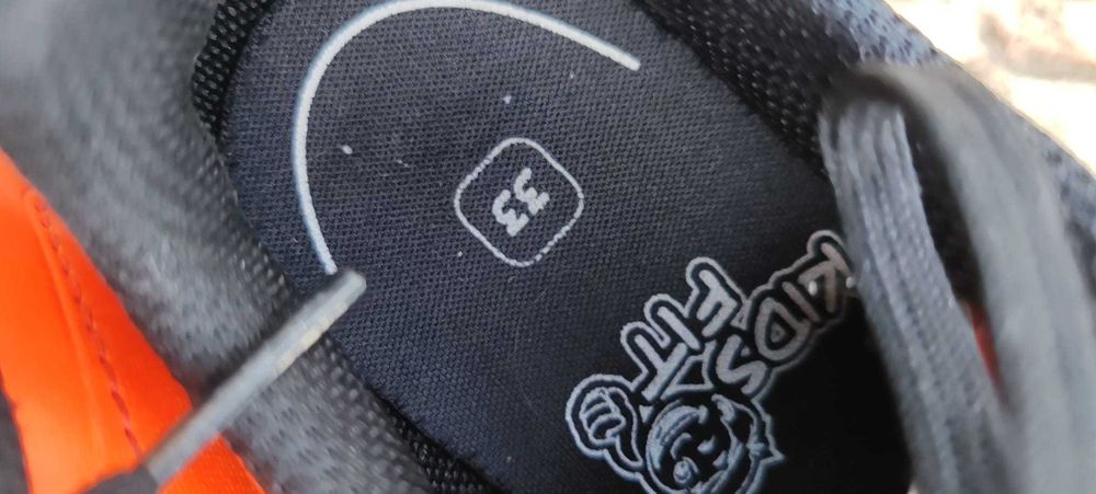 Papuci fotbal crampoane 33 EU – Ca noi, purtați o singură dată!