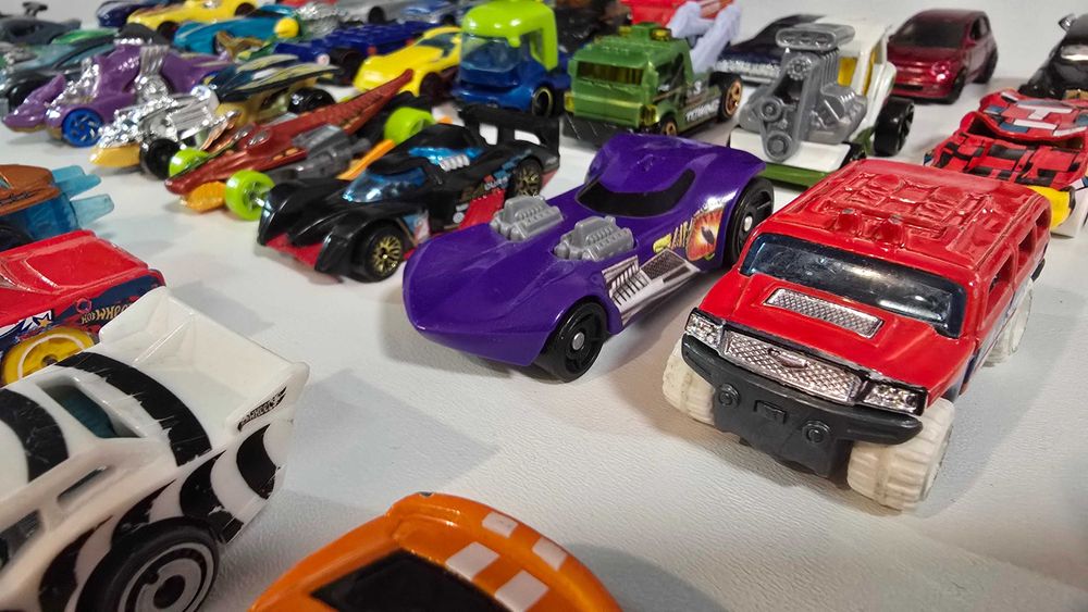 Colecție Satisfăcătoare Lot 50 Hot Wheels Skyline R30, Tesla, Minecart