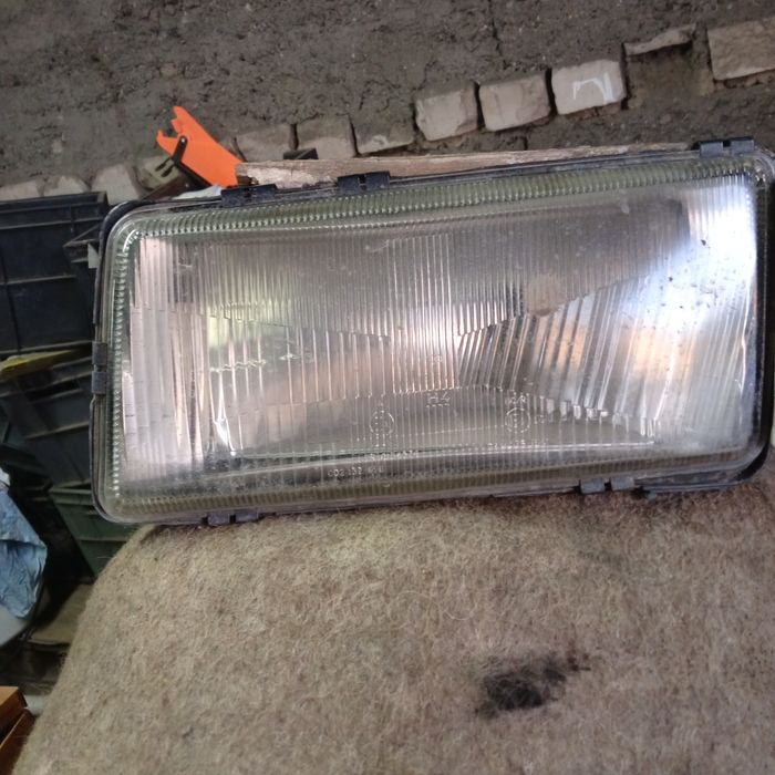 Продам фары Ауди 80б3