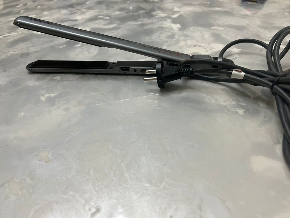 Профессиональный выпримитель для волос