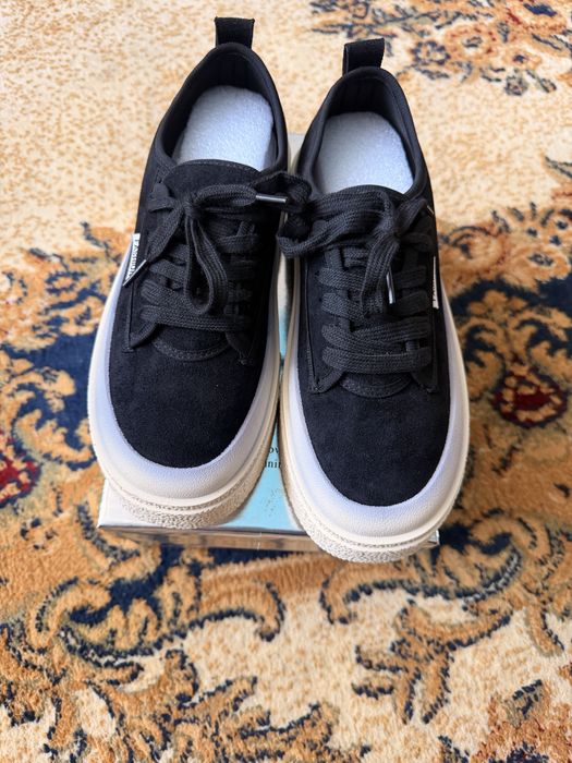 Кроссовки женские