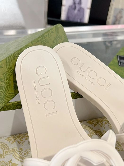GG Interlocking G Rubber Slide - Cream