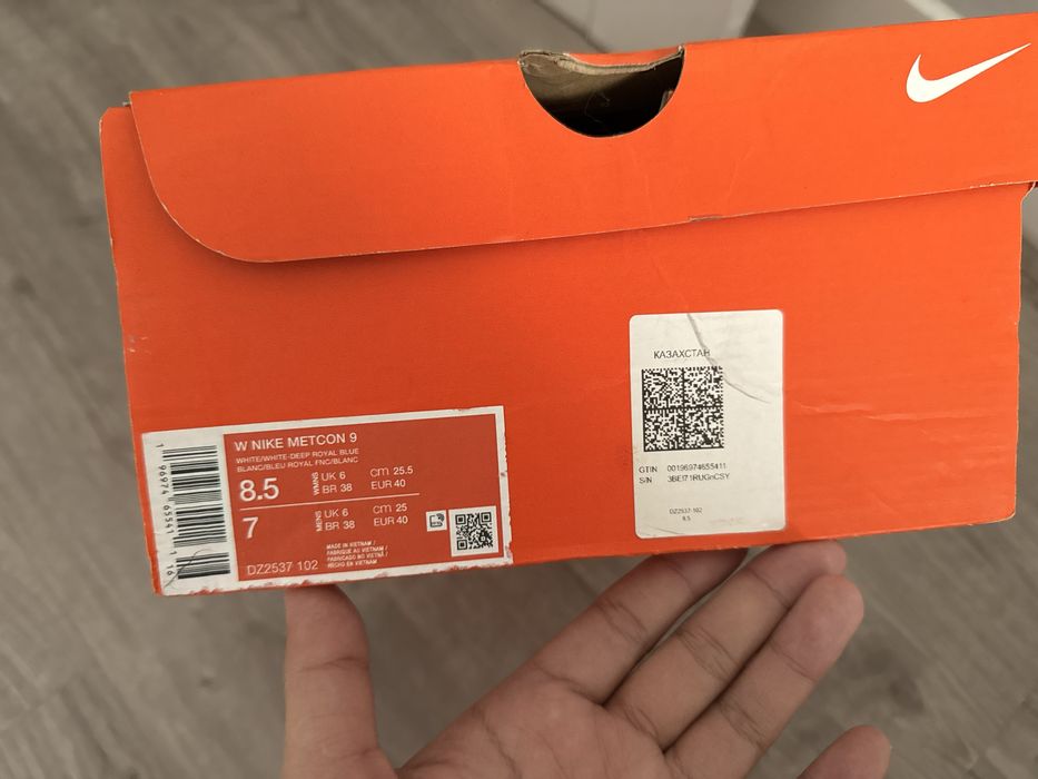 Кроссовки nike новые практически
