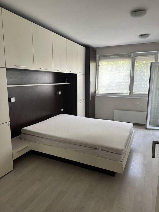 Дава се под наем Тристаен апартамент в Бургас, Център - 100 кв.м за 648.21 € - Снимка #3