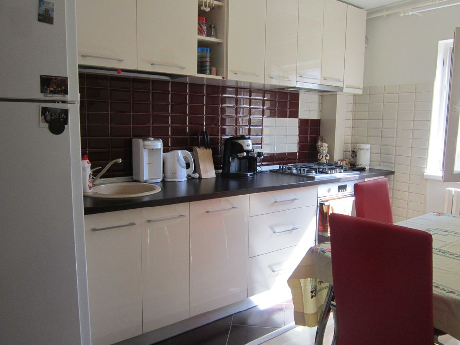 Apartament 4 camere decomandat, complet mobilat și utilat, 84 mp, etaj 1, Rovine – str. Gogu Constantinescu