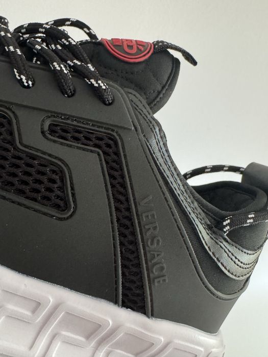 Versace Chain Reaction Black and White