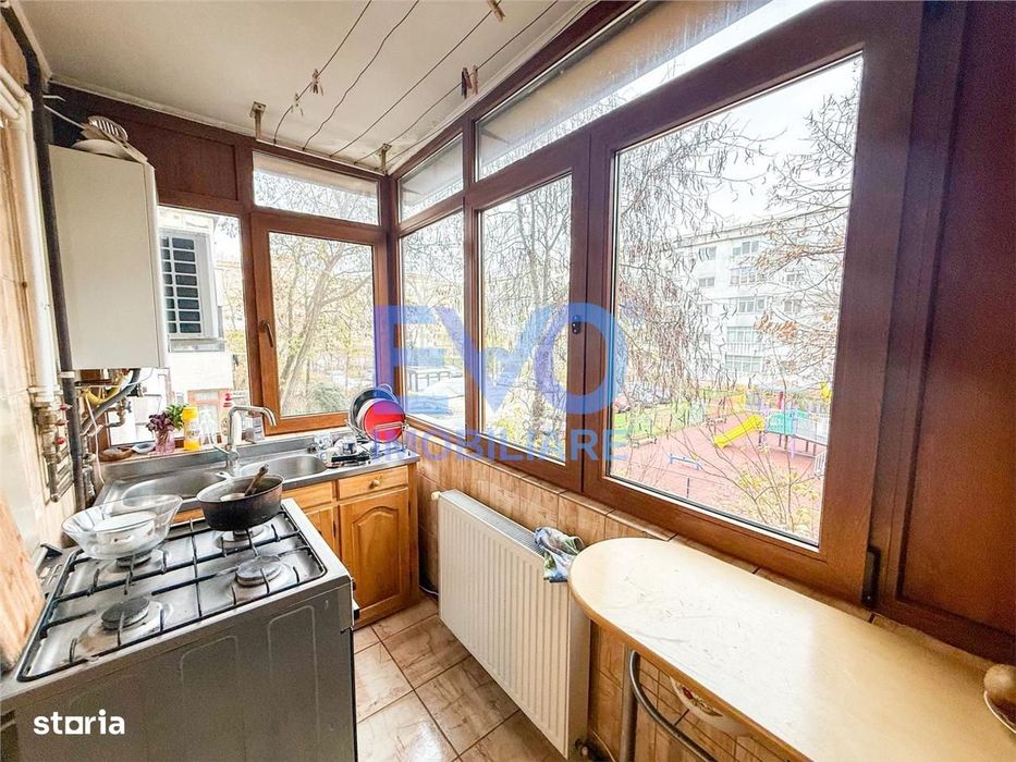 Apartament 3 camere, decomandat, etaj 1, de vanzare in zona Nicolina 2