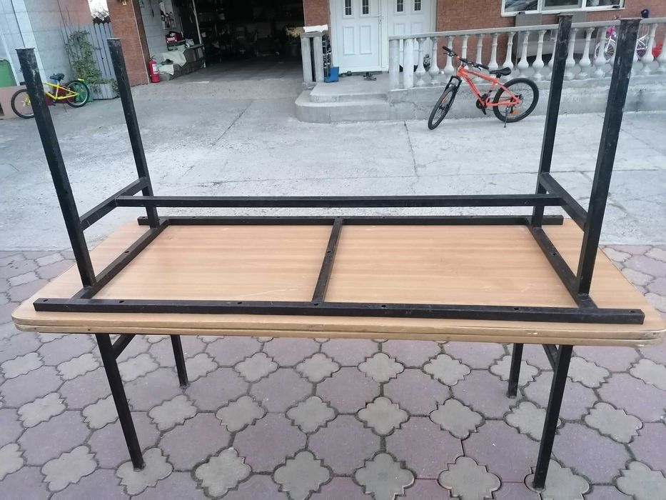 Vând masă ovală 2,0m x 1,40m