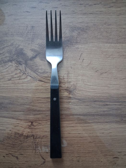 Продам столовые приборы