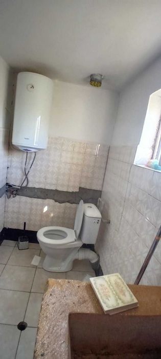 Къща с голям двор в Ломница