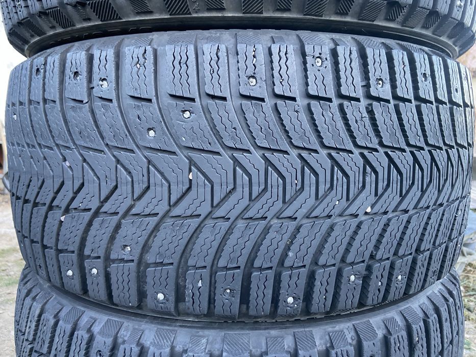 Пара зимние шины 225/45/18 Michelin.