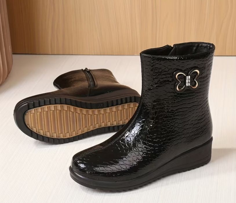 Боти,ном 40-41, НОВИ,черни