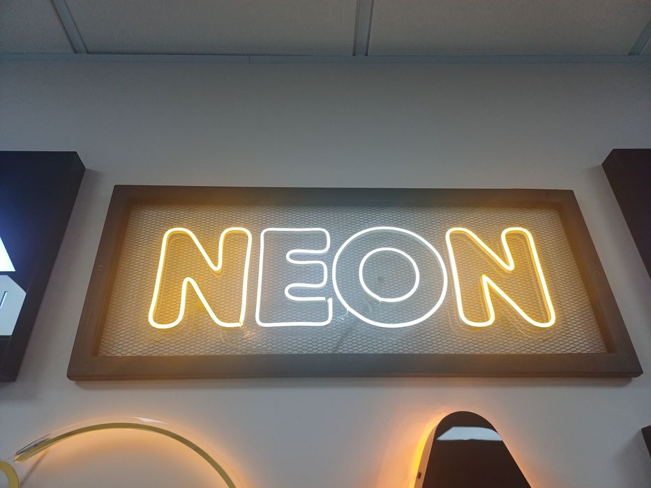 Barcha turdagi poligrafiya va tashqi reklama xizmatlari.