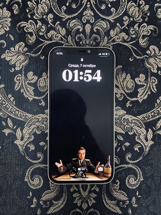 iPhone 12 в белом цвете