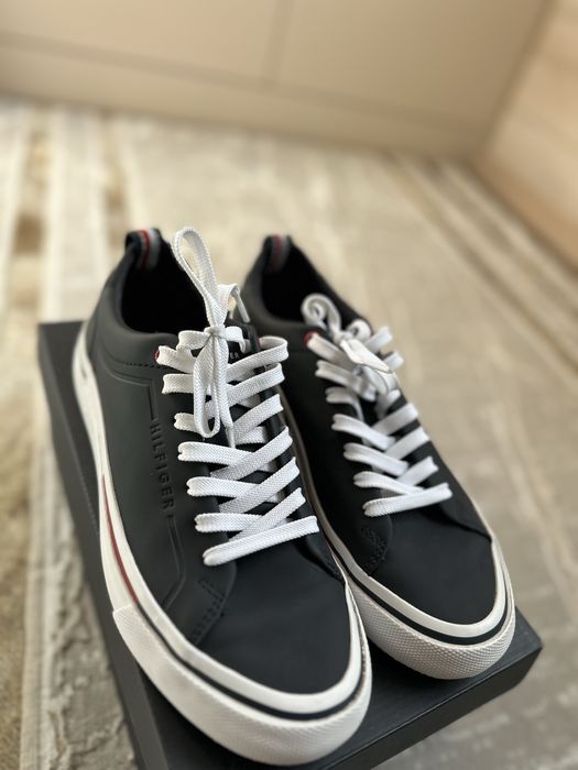 Продаются кроссовки Tommy Hilfiger