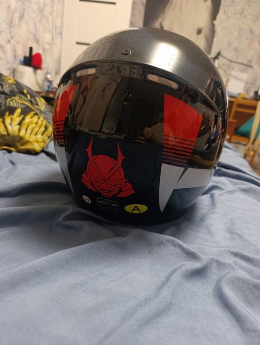 Срочно продам  мото шлем