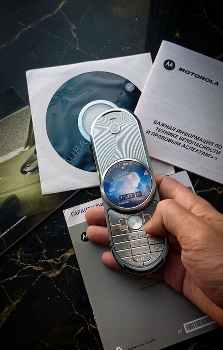Motorola AURA (модель R1)