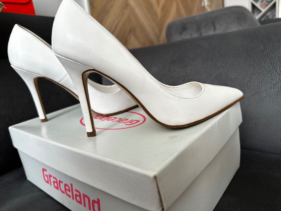 Чисто нови обувки 36 номер