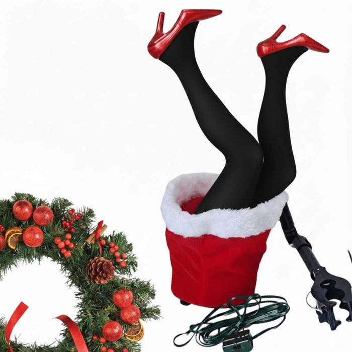 Коледна светеща декорация – Снежанка в чувала с движещи се крака