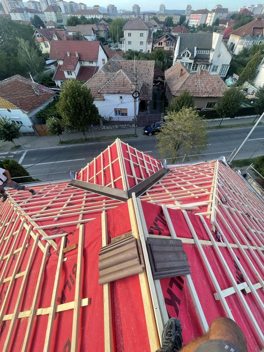 Renovări acoperișuri, montaj acoperișuri Dulgheria casa din lemn