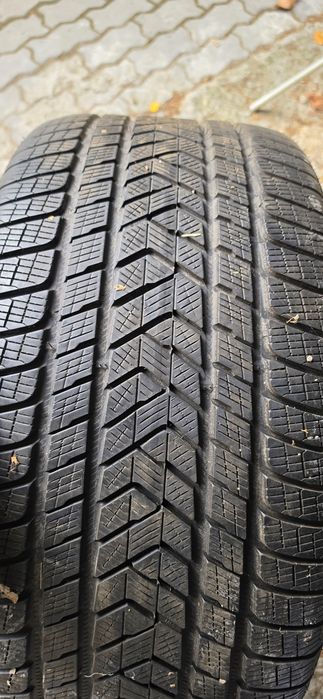 Pirelli 325/40/22  Зимни- 2броя