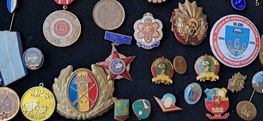 Insigne /Medalii Romania