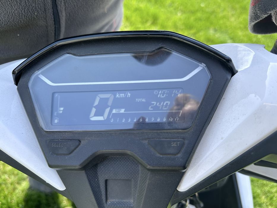 Скутер Click, на номерах