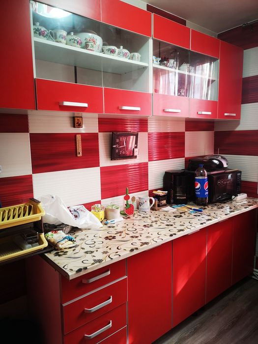 Apartment 3 camere, parter/4, zona centrala (piata/taxi)