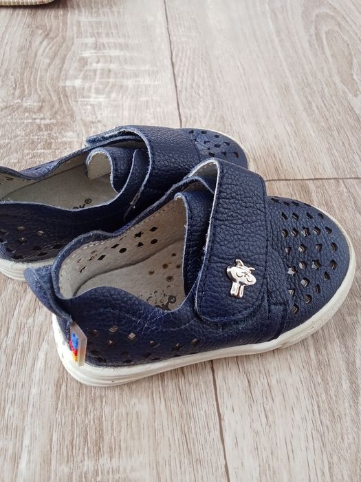 Аяк киімдер 1 жаска