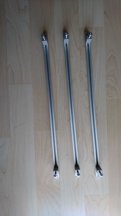 Продавам 3 иноксови метални дръжки за чекмеджета на скрин