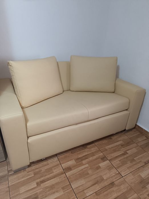 Canapea extensibila pentru 2 persoane