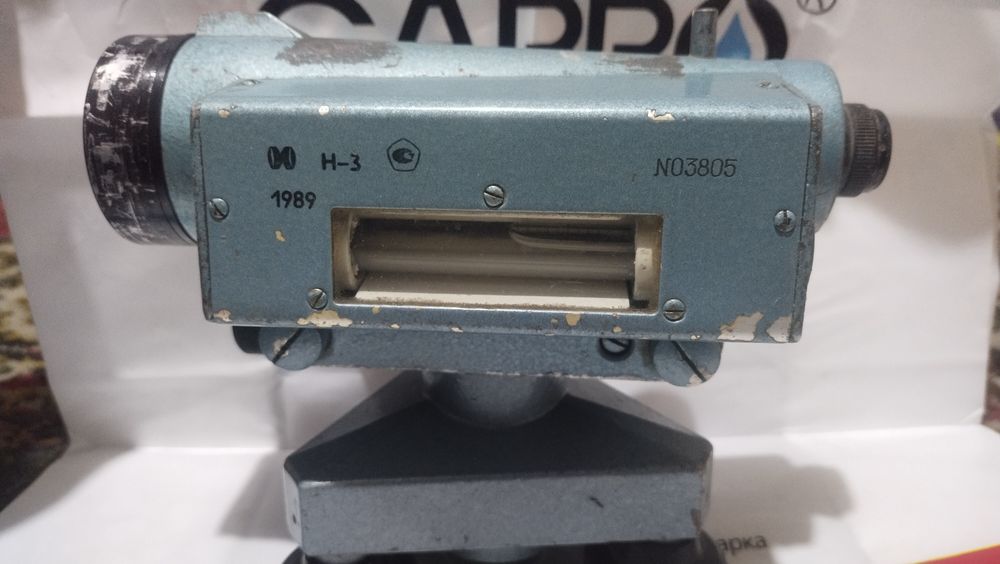 Нивелир сотилади