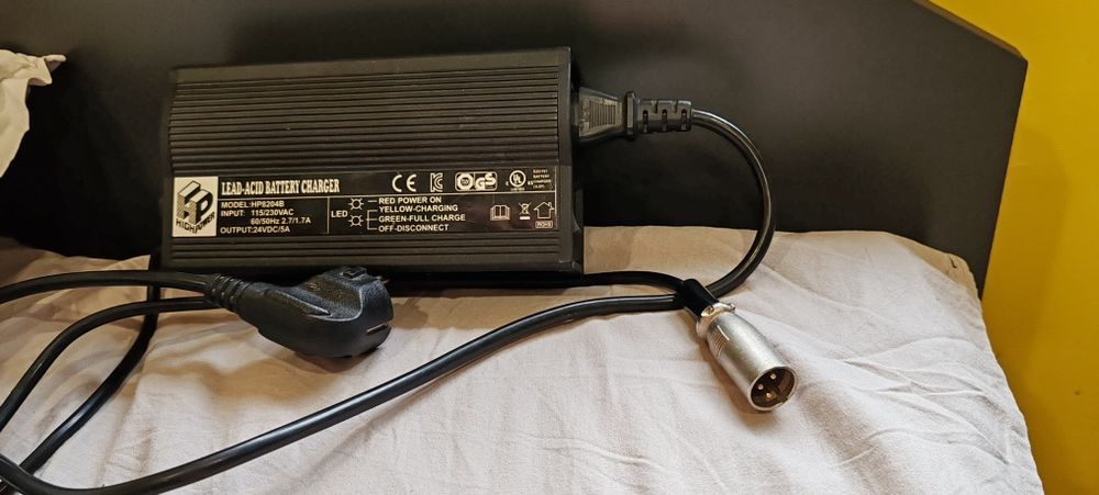 Продавам зарядно 24V за AGM акумулатори