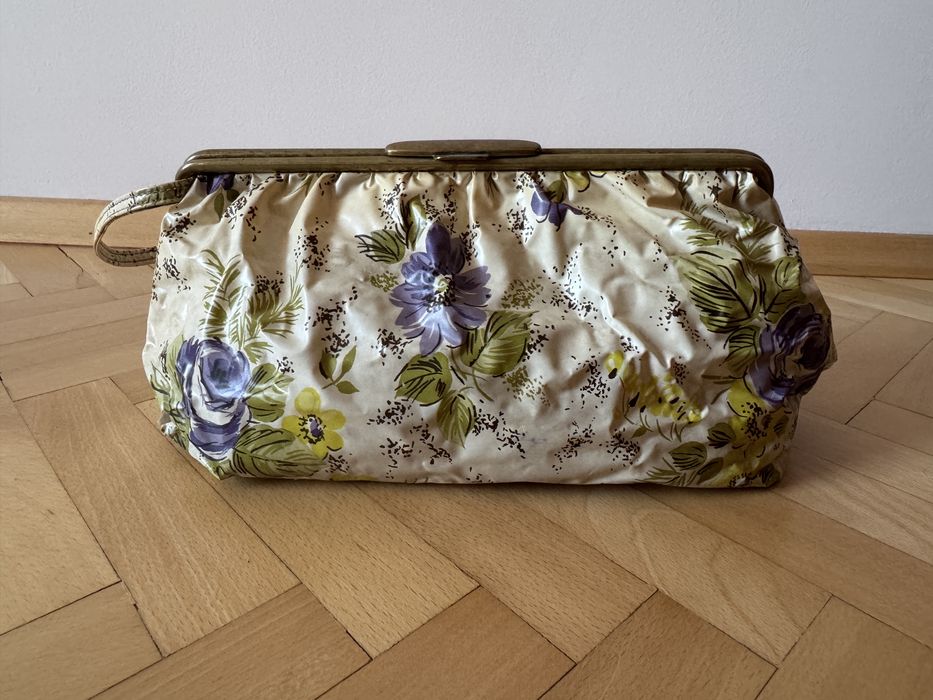 Бална бяла дамска чанта + тоалетни чантички (кожени велурени мушамени)