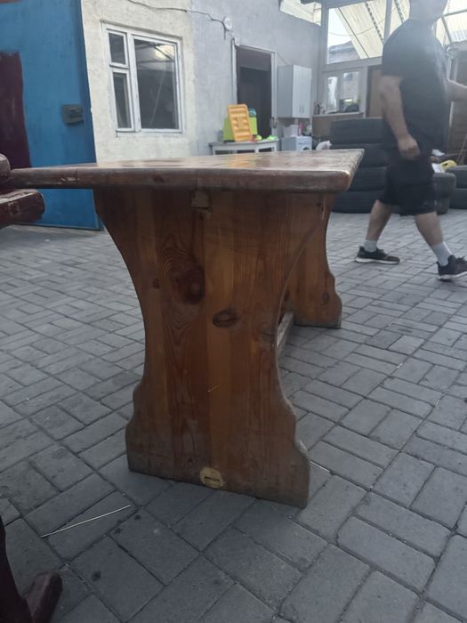 Столы из дерева.