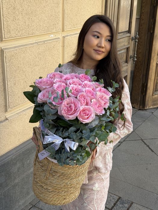 Розы  свежие , белые , коасные , розовые