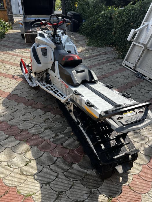 Snowmobil ski doo snowmobile