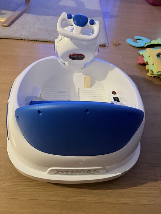 Masinuta Electrica pentru Copii cu 3 Roti, 6V, 2-4 ani, rotire 360 grade, Albastru