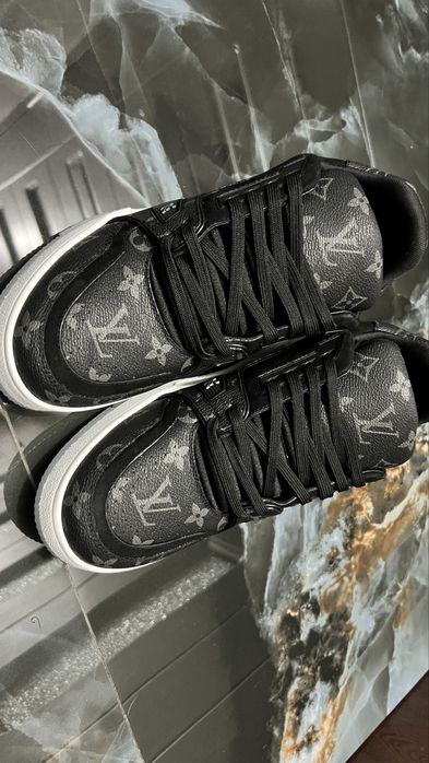 Lv snekers 43 negrii piele