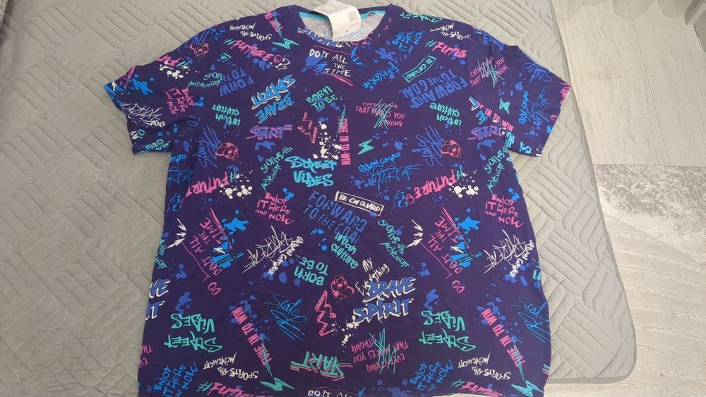 Футболка новая молодежная