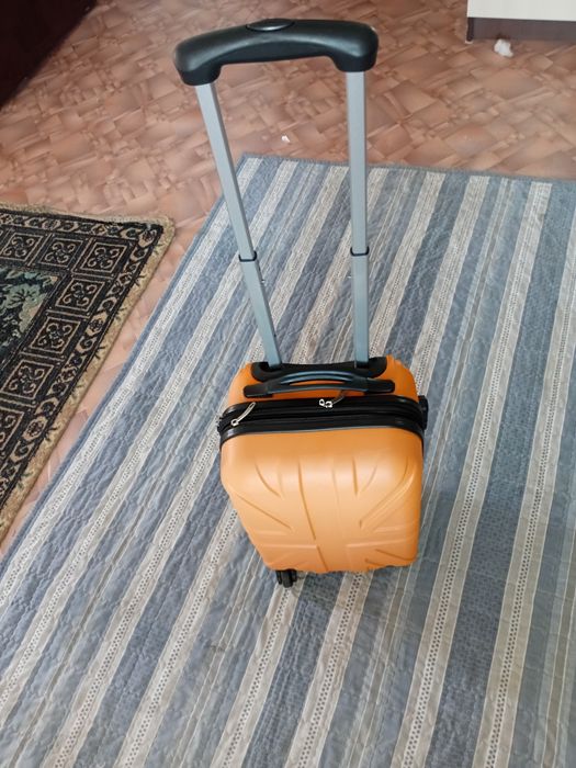 Чемодан продам новый